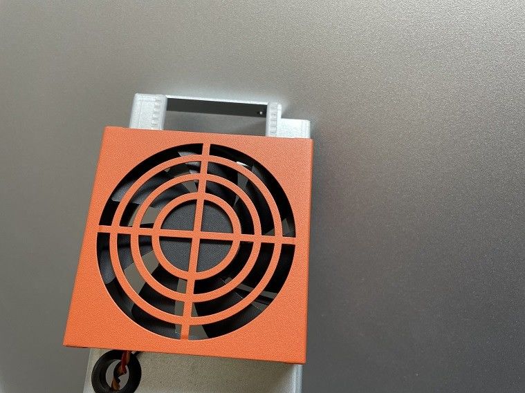 Op maat gemaakte grootte Precisie plaat metalen producten EU Radiator Fan Shell High Level